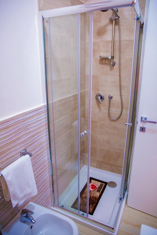 Gleda Rooms In The Square بومبيي المظهر الخارجي الصورة