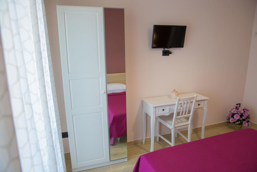 Gleda Rooms In The Square بومبيي المظهر الخارجي الصورة